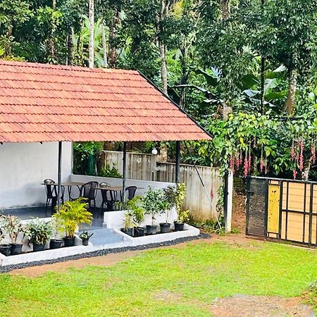 Partho Home Stay Padinjarathara Eksteriør bilde